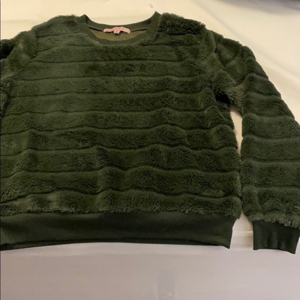 Green sweater size m bought from Macy’s